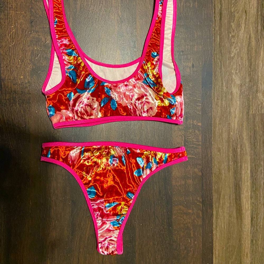 2pc Velvet Floral